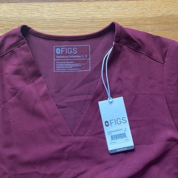 Figs Casma Three-Pocket burgundy Scrub Top NWT small - Picture 2 of 3